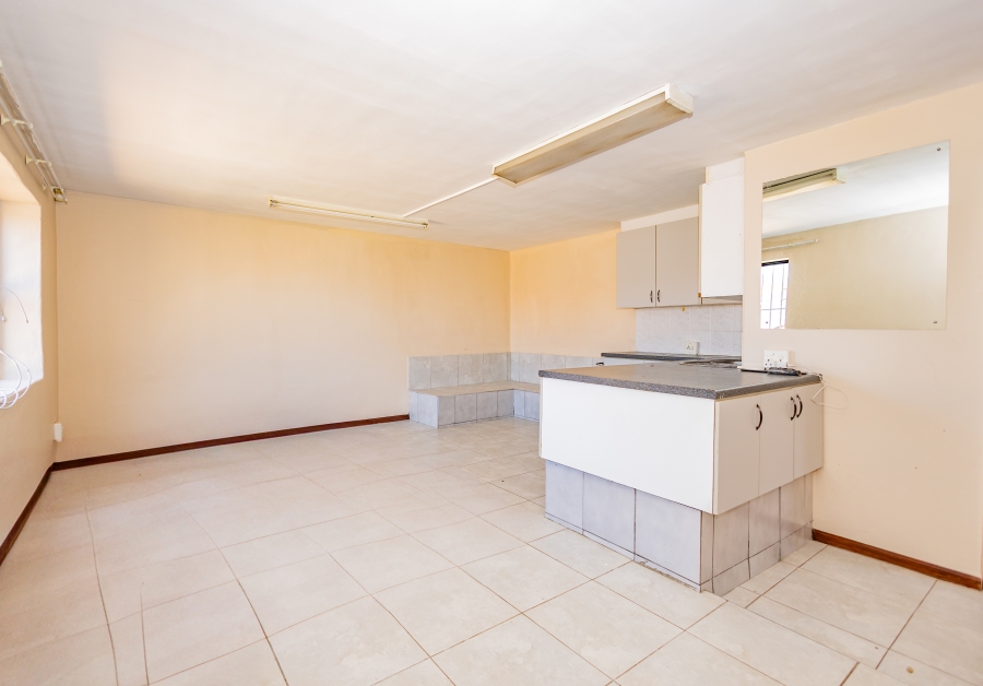 To Let 3 Bedroom Property for Rent in Loevenstein Western Cape